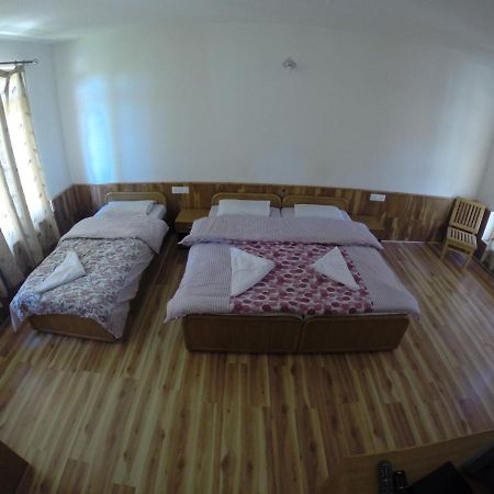 Barath Hotel & Guest House レー エクステリア 写真