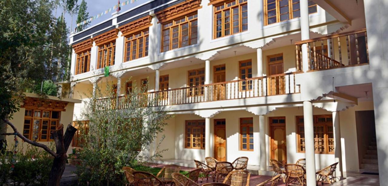 Barath Hotel & Guest House レー エクステリア 写真