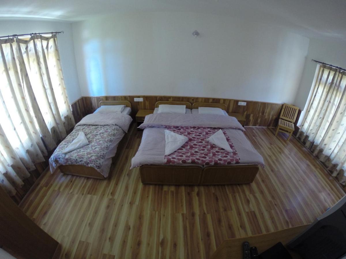 Barath Hotel & Guest House レー エクステリア 写真