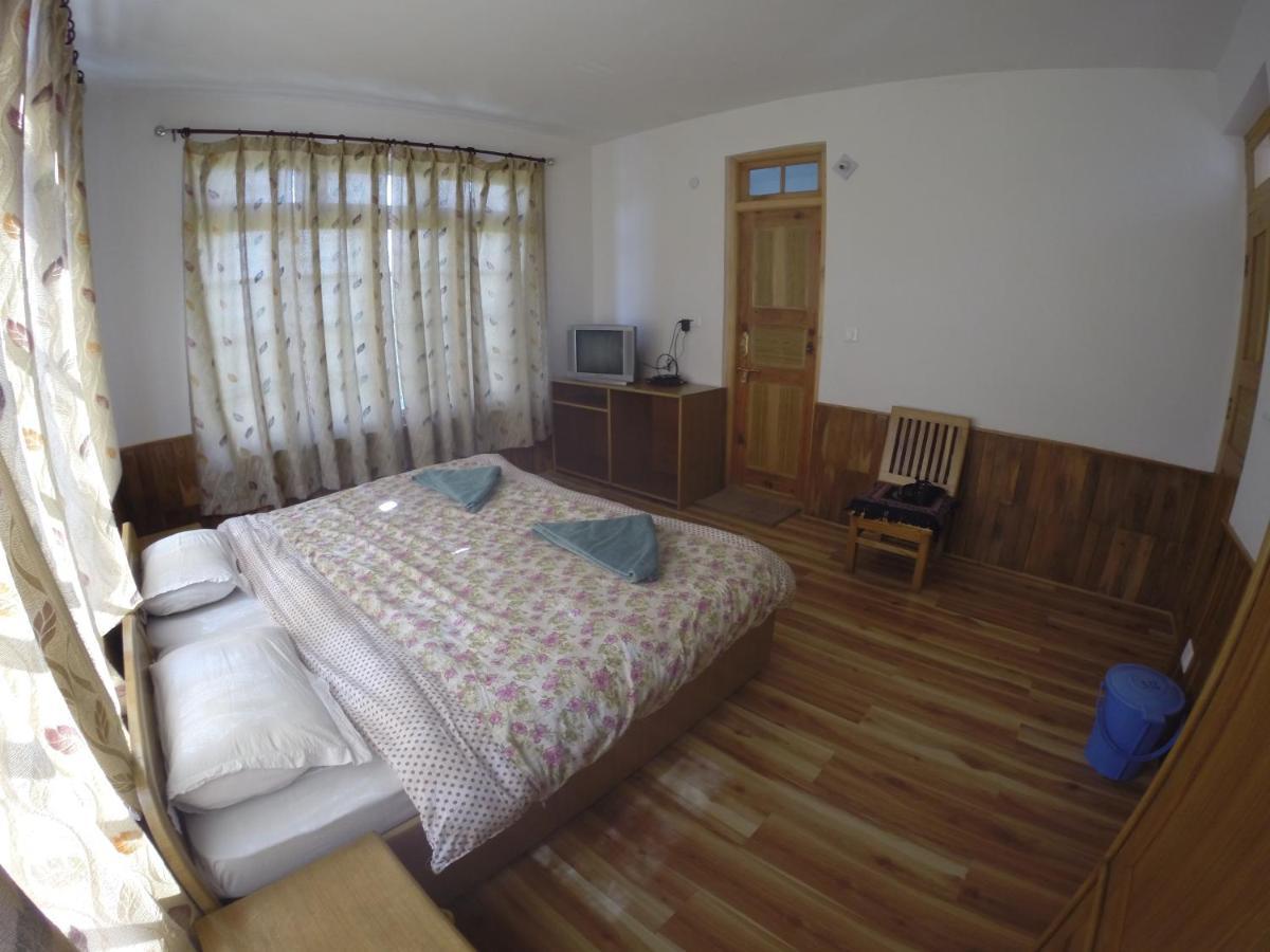 Barath Hotel & Guest House レー エクステリア 写真